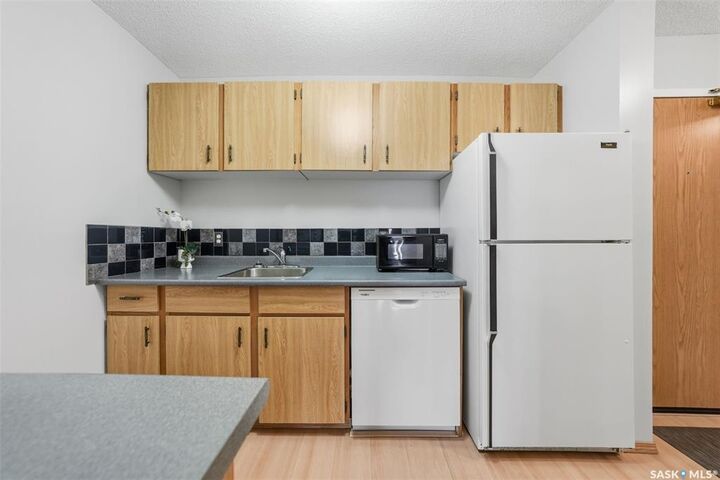 Property Photo: 425 115th Street E 1034 SK S7N 2E5