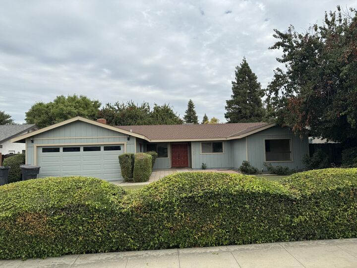 1010 W Seeger Avenue  Visalia CA 93277 photo