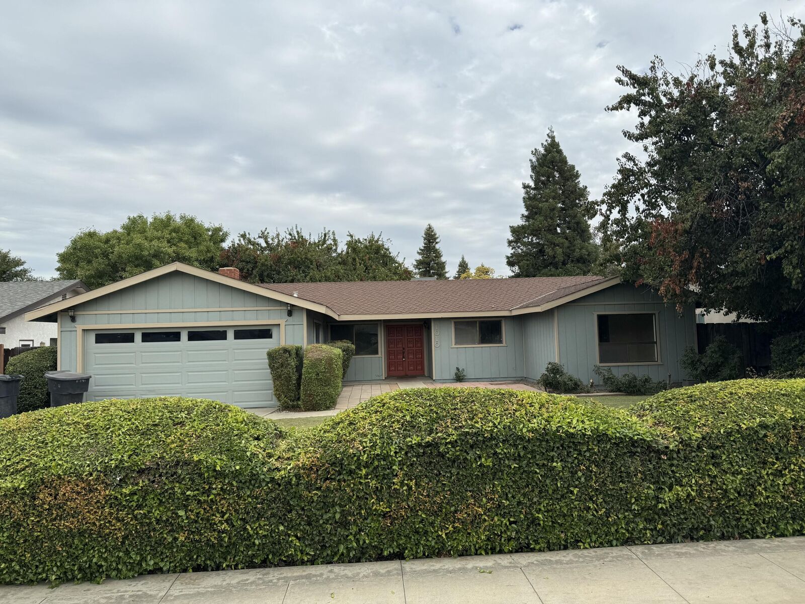 Property Photo:  1010 W Seeger Avenue  CA 93277