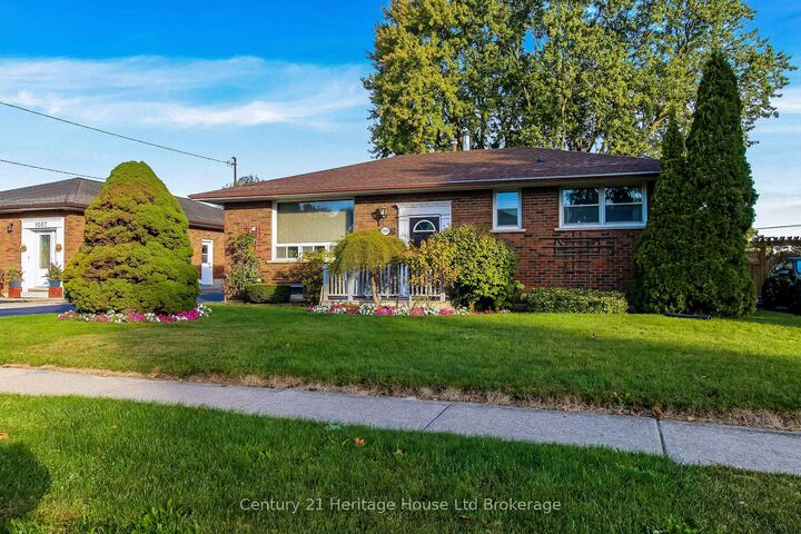 Property Photo: 1009 Warwick Street ON N4S 4S3