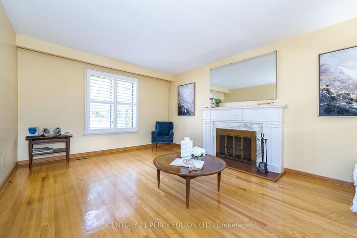 Property Photo: 14 Farmington Crescent ON M1S 1G1