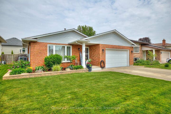 7 Huntington Lane  St. Catharines ON L2S 3J5 photo