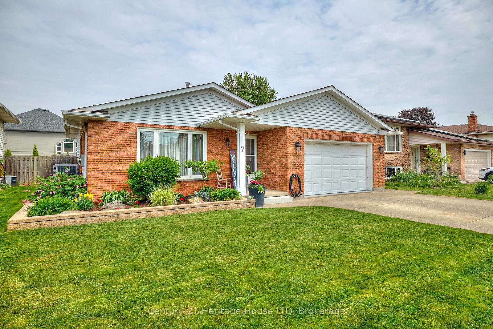 Property Photo: 7 Huntington Lane ON L2S 3J5