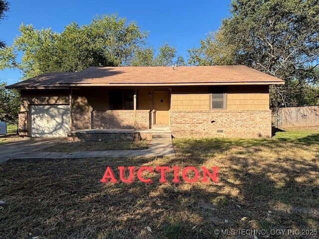Property Photo: 1406 Skipper Avenue OK 74464