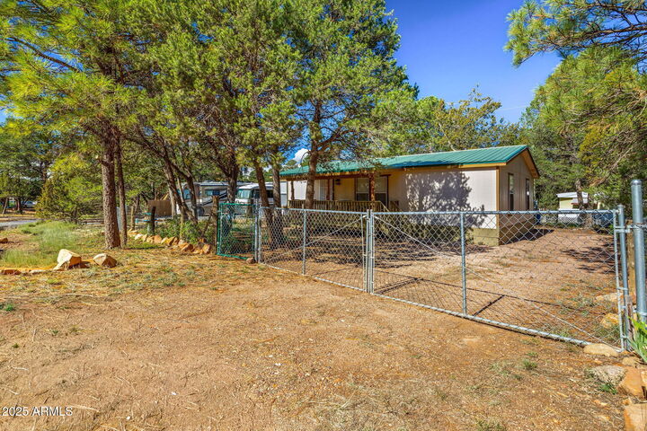 Property Photo: 2064 Pinewood Drive AZ 85933