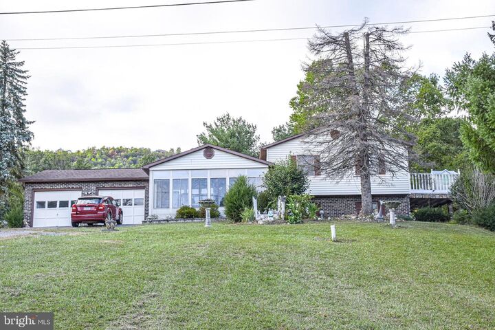 Property Photo: 939 Loop Road WV 25420