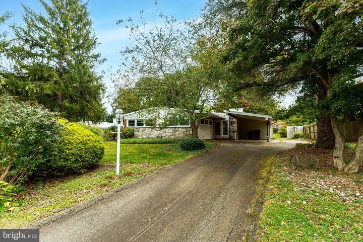 Property Photo: 548 Paddock Road PA 19002