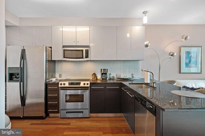 Property Photo: 2101 Market Street 1408 PA 19103
