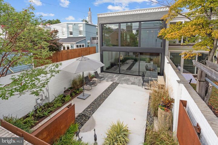 Property Photo: 633 E Street SE DC 20003