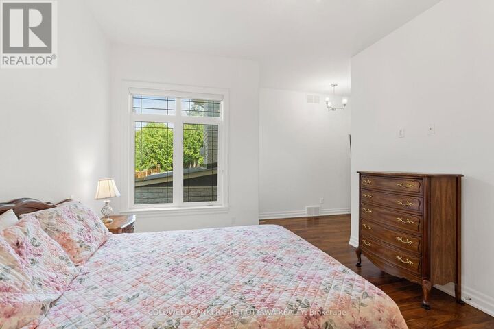 Property Photo: 1623 Claymor Avenue ON K2C 1T4