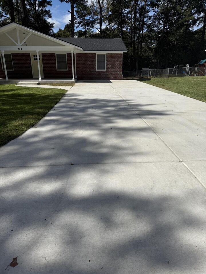 Property Photo:  204 Oakdale Drive  SC 29483 