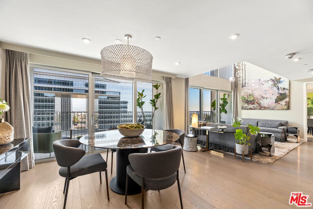 Property Photo:  2025 Avenue Of The Stars  CA 90067 