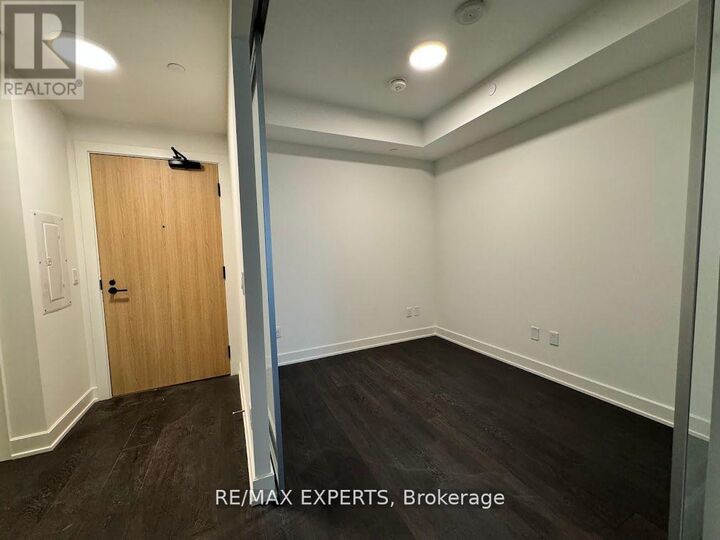 Property Photo: 15 Mercer Street 716 ON M5V 1H2