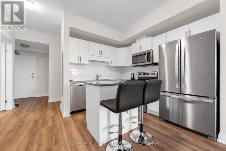 Property Photo: 118 Summersides Boulevard 408 ON L3B 5N5