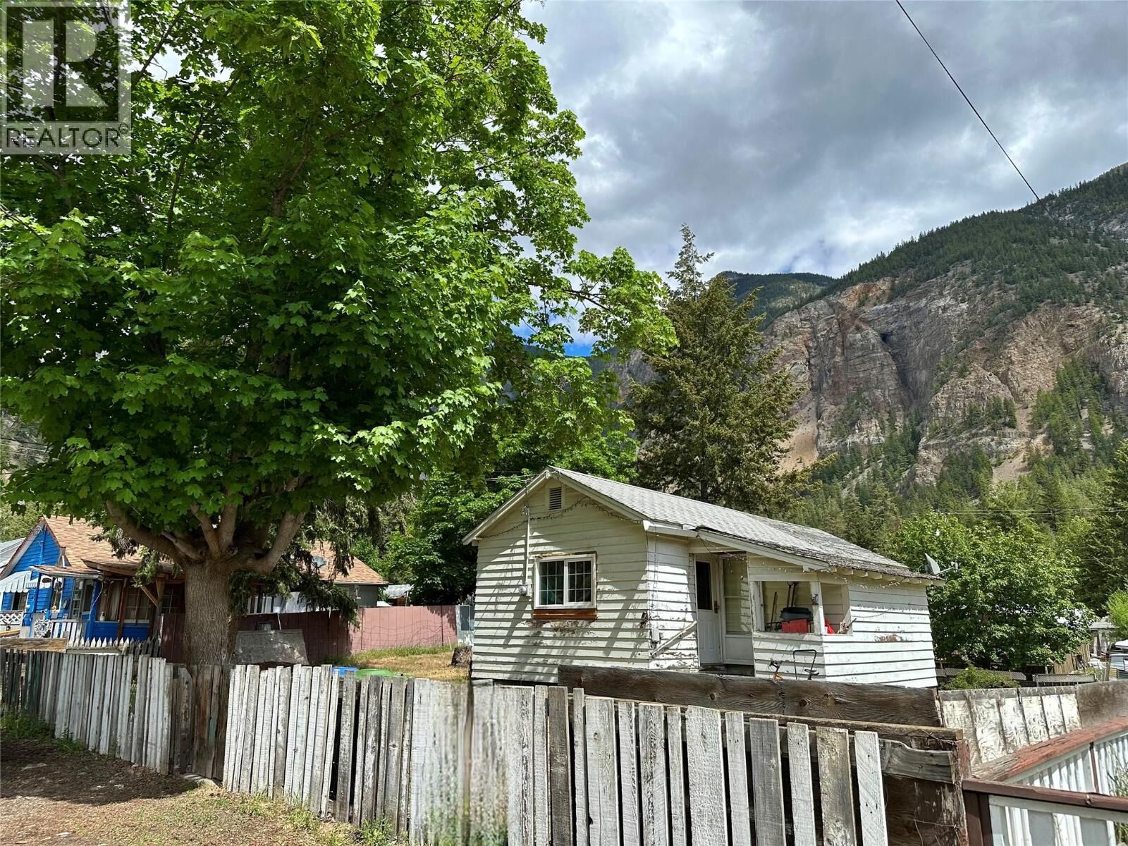 Property Photo: 959 Cawston Avenue BC V0K 1K0