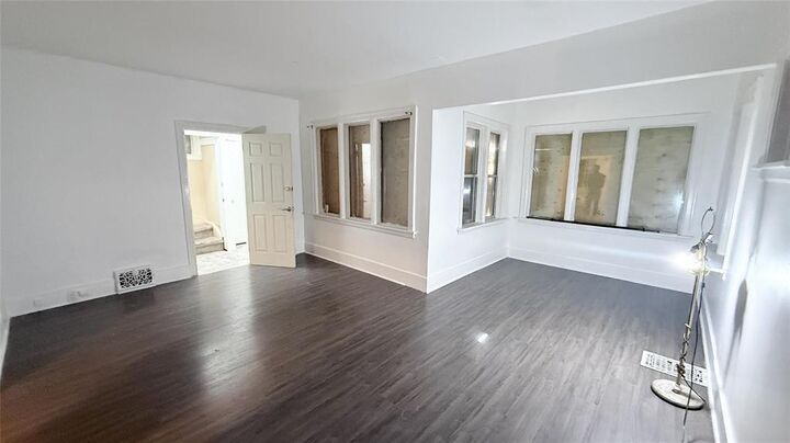 Property Photo: 345 Boyd Avenue MB R2W 1P1