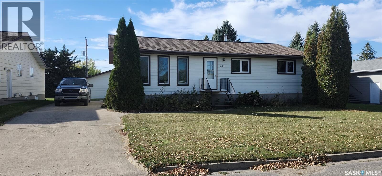 Property Photo: 408 5th Street W SK S0A 4T0