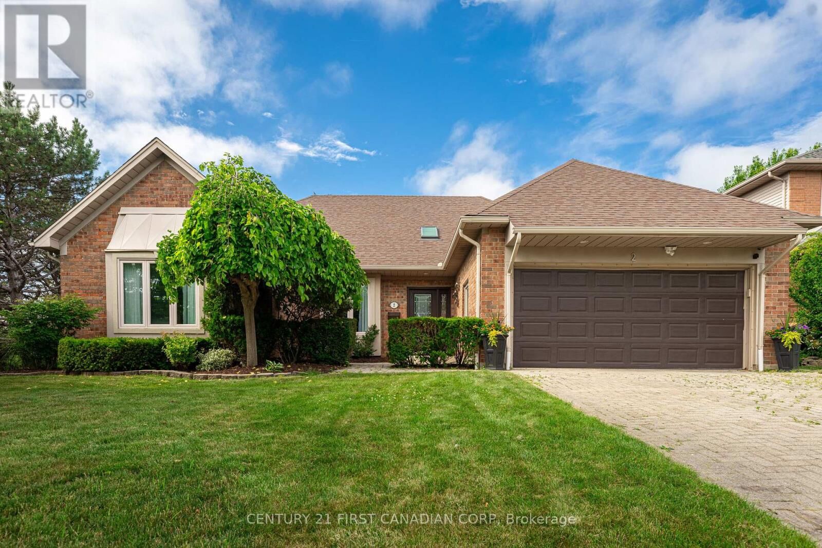 Property Photo: 2 Longview Court ON N6K 4J1
