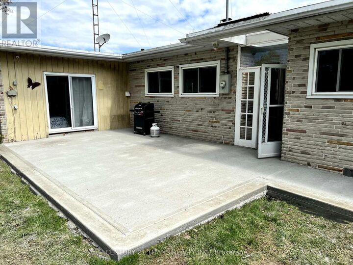 Property Photo: 21 Glassford Road ON K0M 2C0