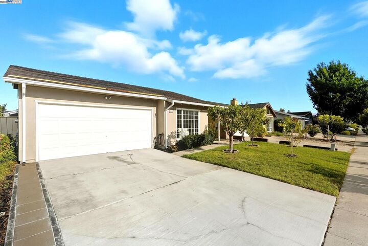 Property Photo: 3751 Ruskin Pl CA 94536