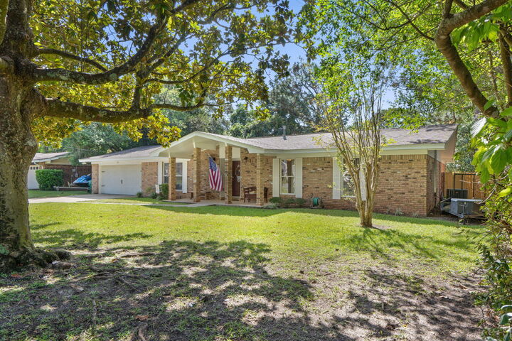Property Photo: 28 Walnut Avenue FL 32579