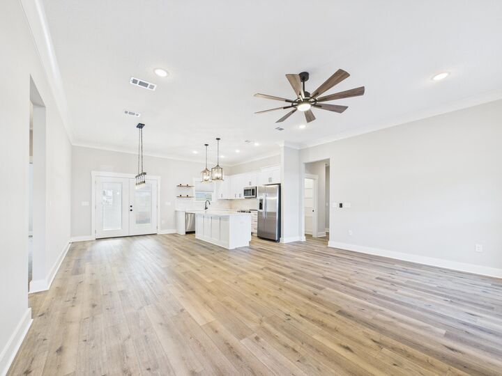 Property Photo: 410 W Pine Street FL 32569