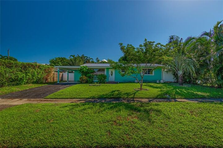 Property Photo: 608 NE 24th Ave FL 33062