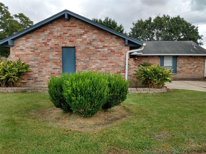 Property Photo: 10427 Sagebluff Drive TX 77089