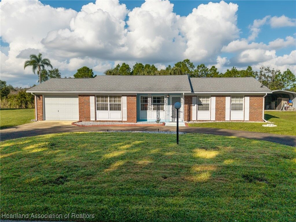 Property Photo:  956 Peachtree Drive  FL 33852 