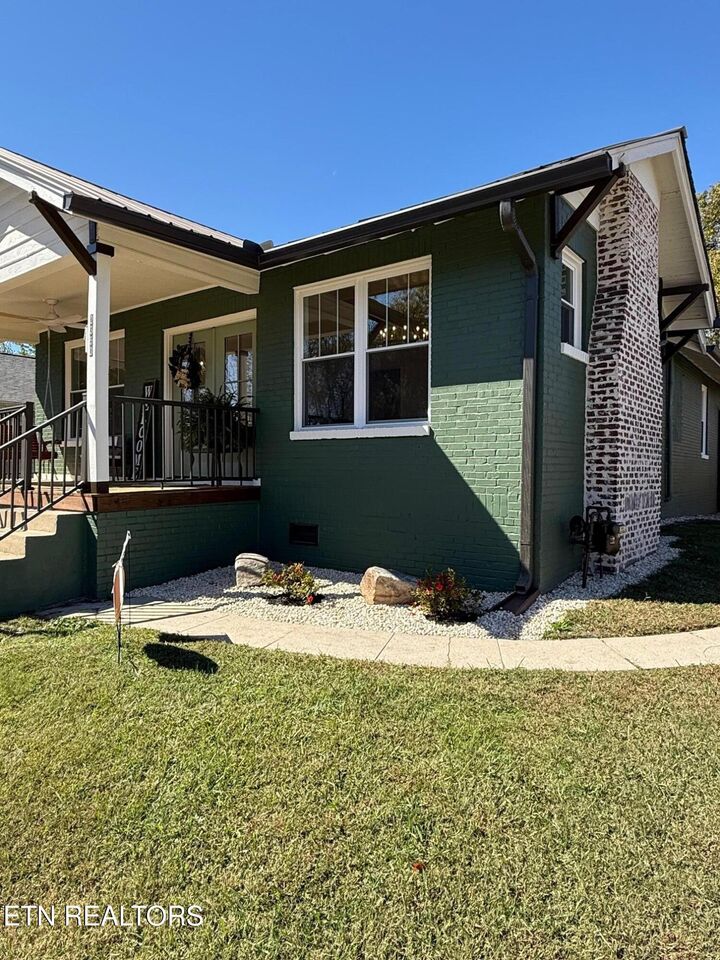 Property Photo: 2353 Parkview Ave TN 37917