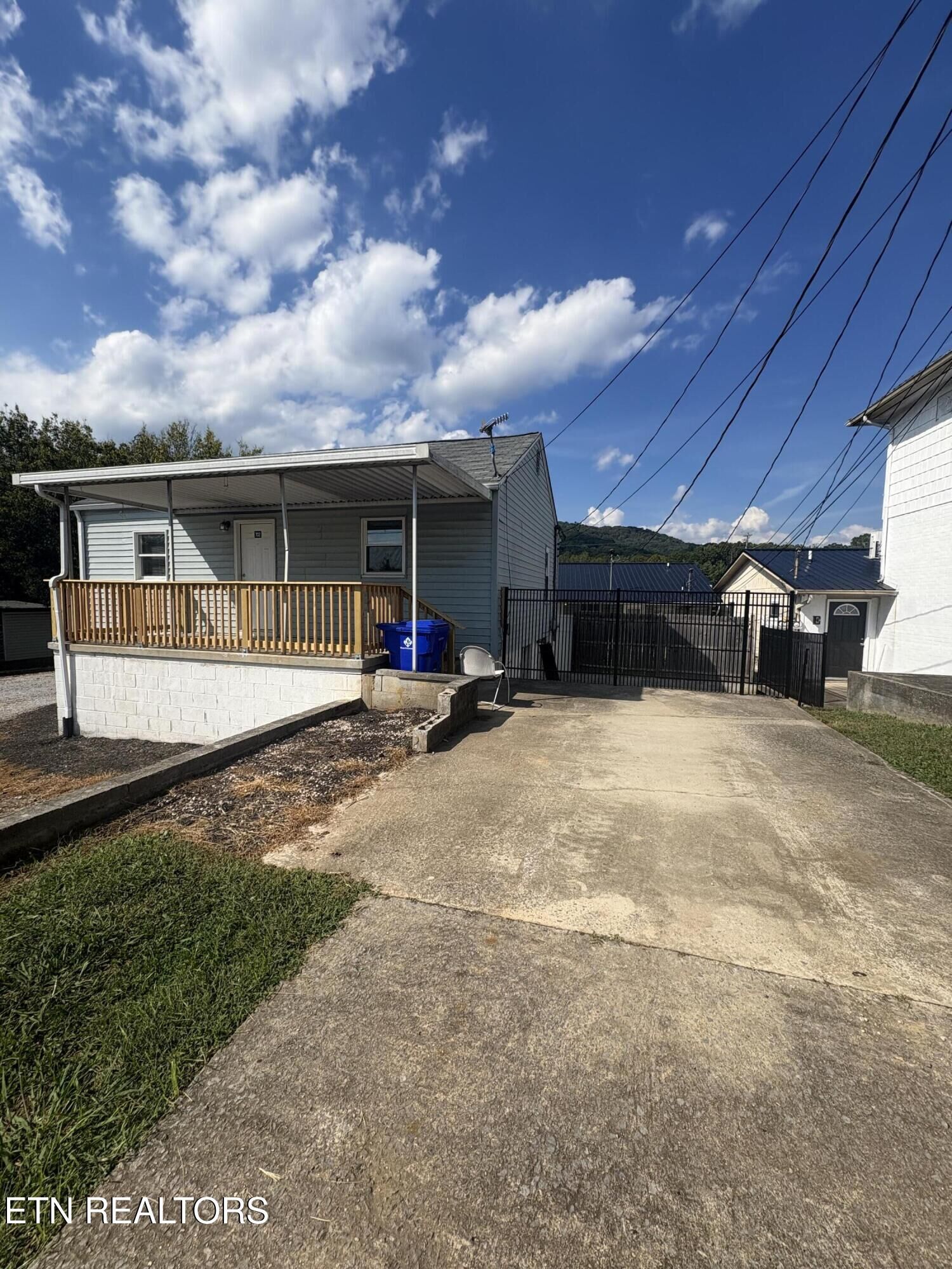 Property Photo: 702 Carlock Ave TN 37748