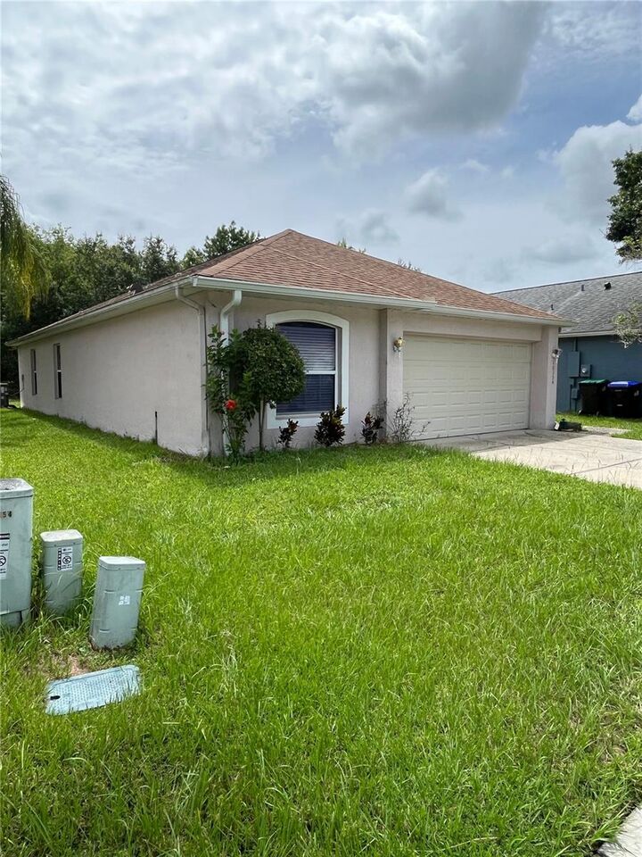 Property Photo: 10354 Rocking A Run FL 32825