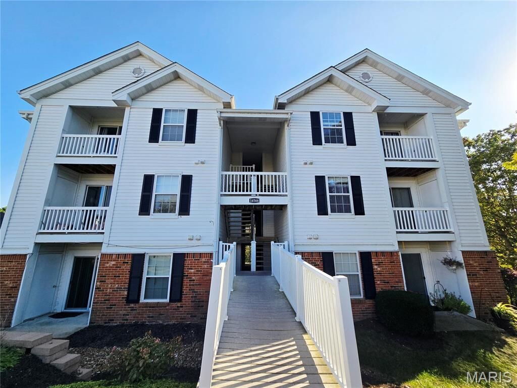 Property Photo: 16566 Victoria Crossing Drive C MO 63040