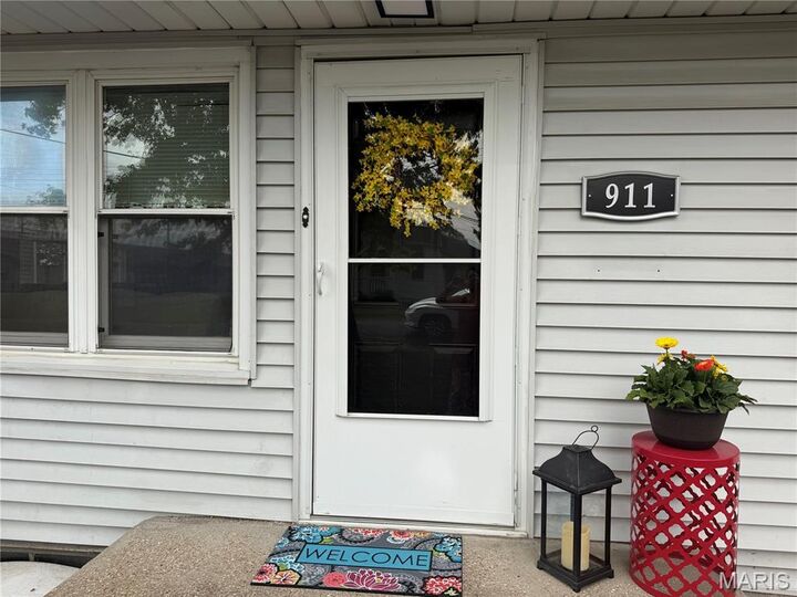Property Photo:  911 W Exchange Street  IL 62052 