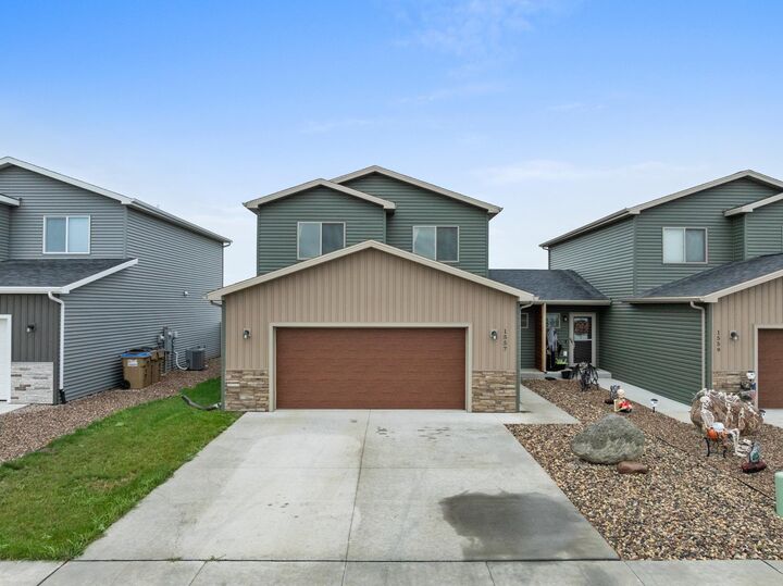 1557 47th Loop SE  Minot ND 58701 photo