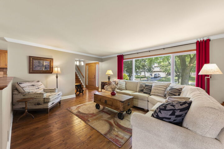 Property Photo: 614 Bakewell Lane IL 60565