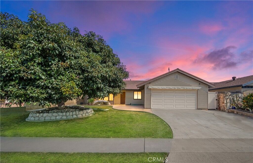 Property Photo: 16262 Honolulu Ln CA 92649