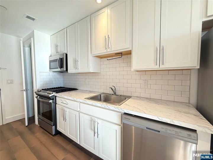 Property Photo:  3011 Edwin Avenue 5D  NJ 07024 