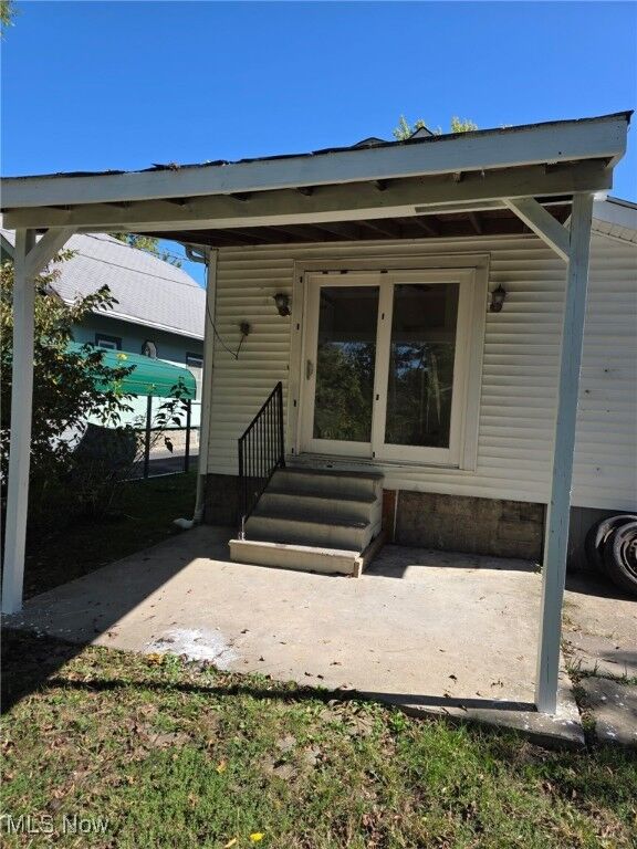 Property Photo: 422 Lorain Boulevard OH 44035