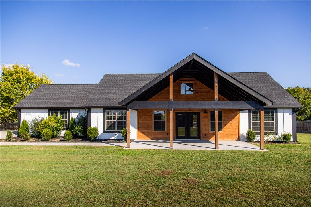 Property Photo:  12092 Guyll Ridge Road  AR 72756 