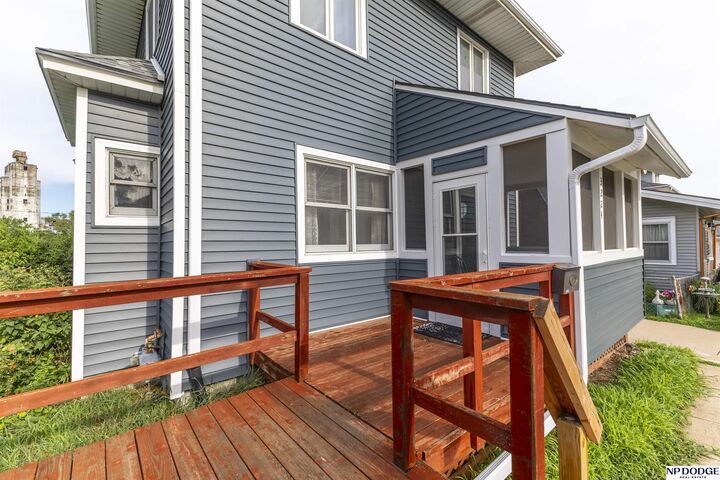 Property Photo: 3224 S 32nd Avenue NE 68105