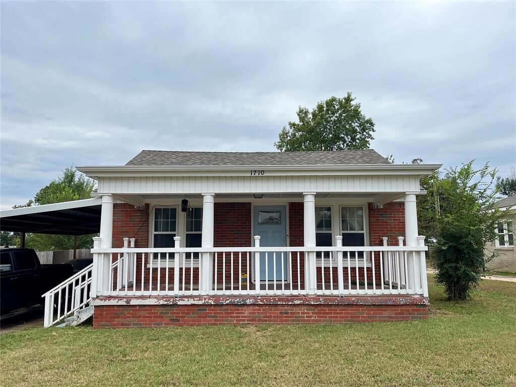 Property Photo: 1710 N Park Avenue OK 74804