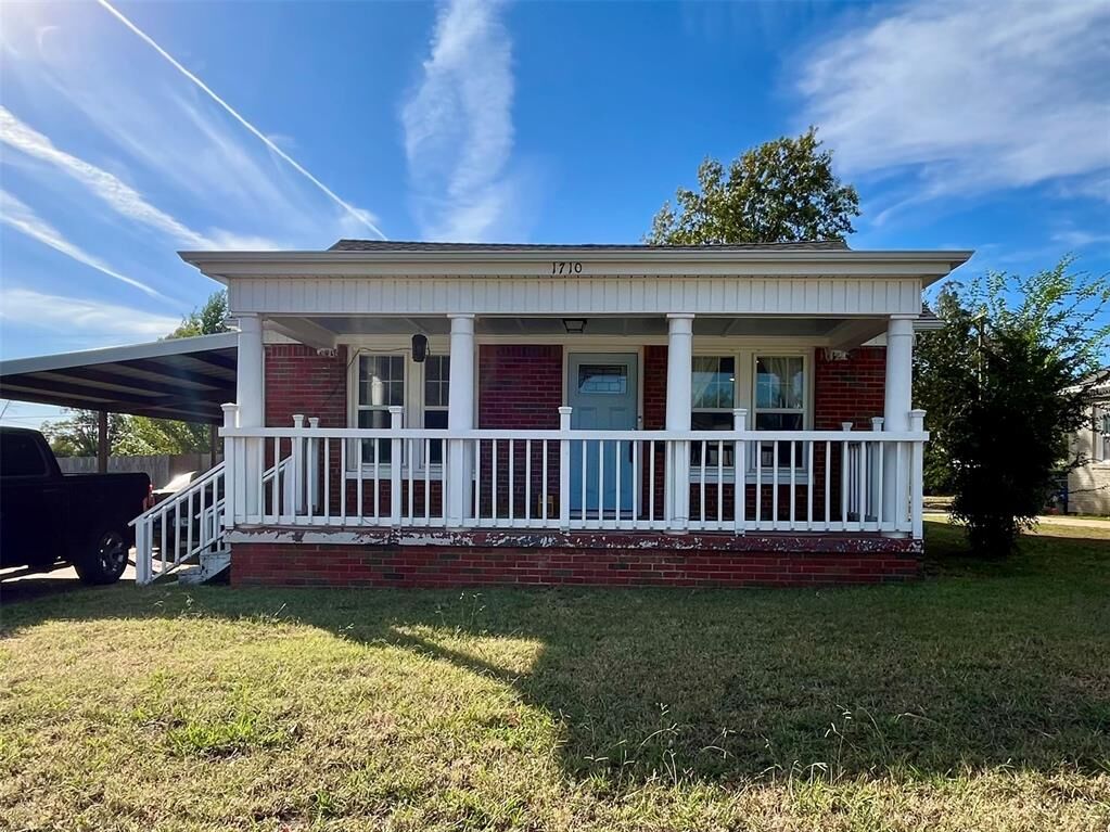 Property Photo: 1710 N Park Avenue OK 74804
