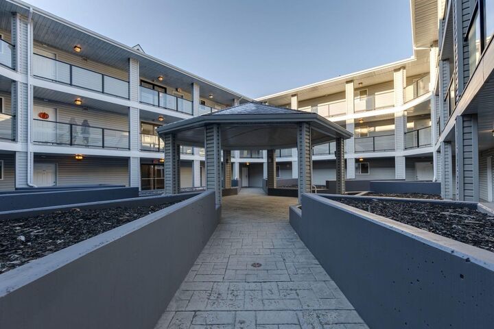 Photo de la propriété: 2440 34 Avenue SW 107 AB T2T 2C8