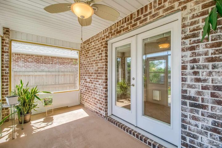 Property Photo:  45 Newport St  FL 32533 