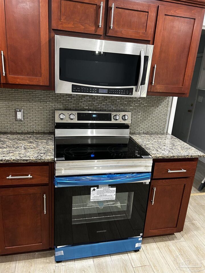 Property Photo: 7911 Burstaff Rd FL 32514