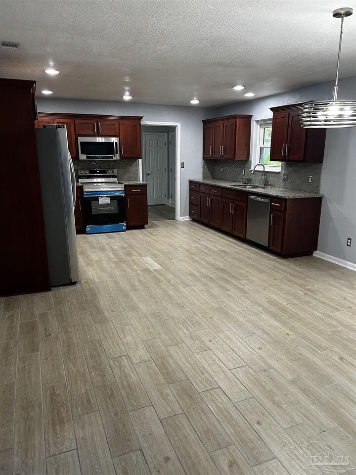 Property Photo: 7911 Burstaff Rd FL 32514