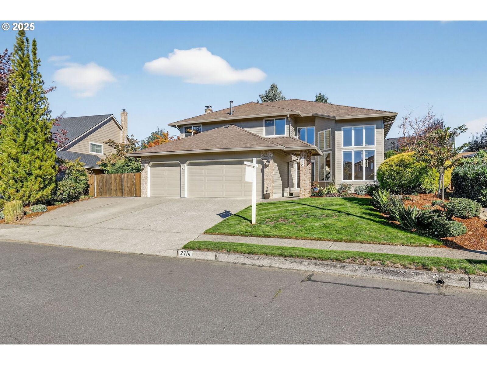 Property Photo:  2714 NE Beech Dr  OR 97030 