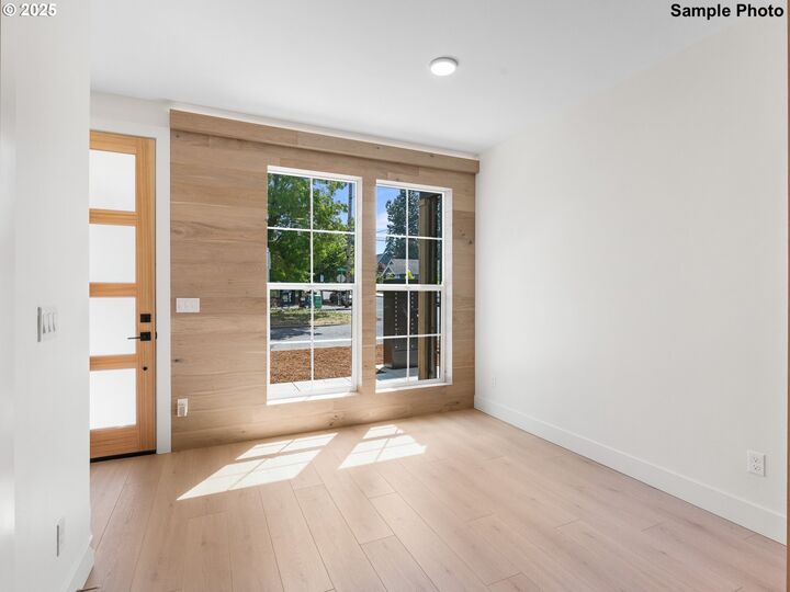 Property Photo:  6011 NE 30th Ave 4  OR 97211