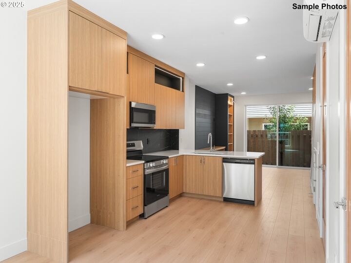 Property Photo: 6011 NE 30th Ave 4 OR 97211